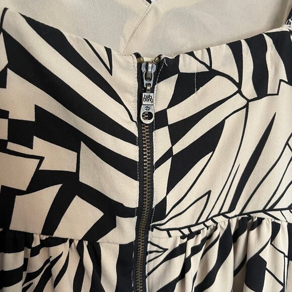 Billabong. Short Dress. Beige with Black Pattern. Size Medium. Womens. - Picture 8 of 11